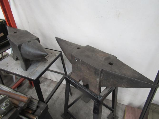 INCUDINE CAST IRON ANVIL